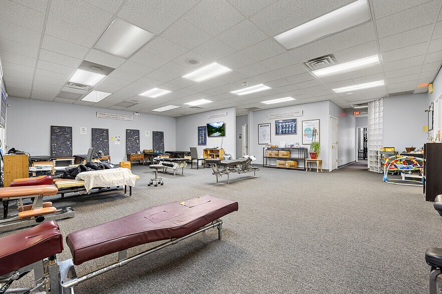 More Photos Of 42560 Van Dyke Ave, Sterling Heights Medical For Lease