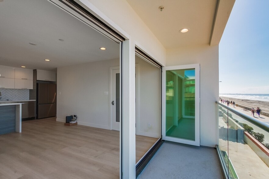 More Photos Of 3449 Ocean Front Walk, San Diego Apartments For Sale