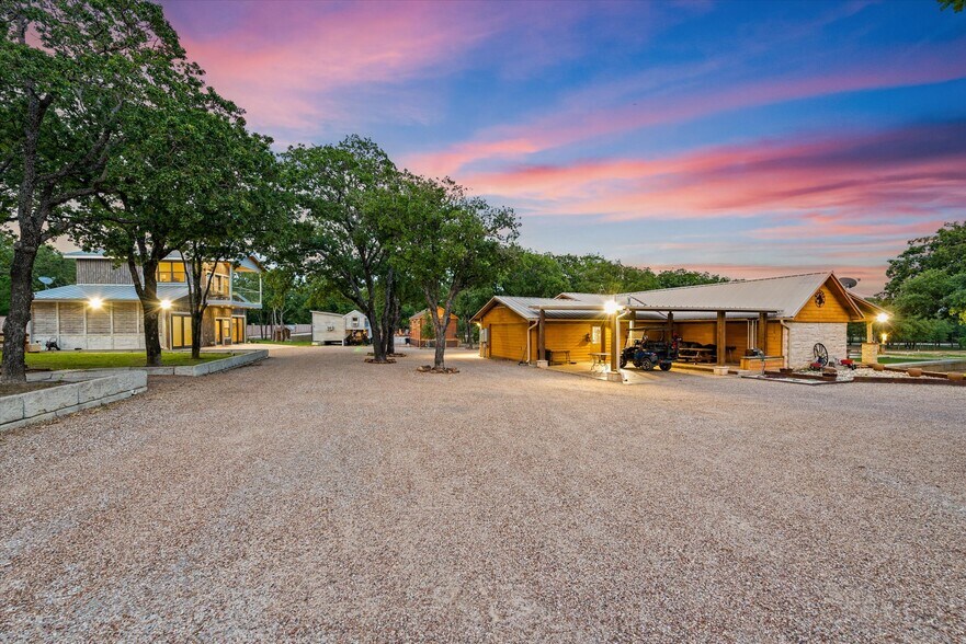 More Photos Of 1000 County Road 904, Joshua Golf Course Driving Range For Sale