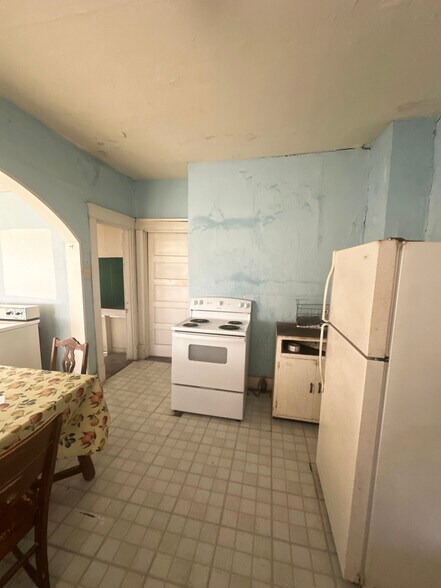 More Photos Of 1001 Crawford St, Tilden Specialty For Sale