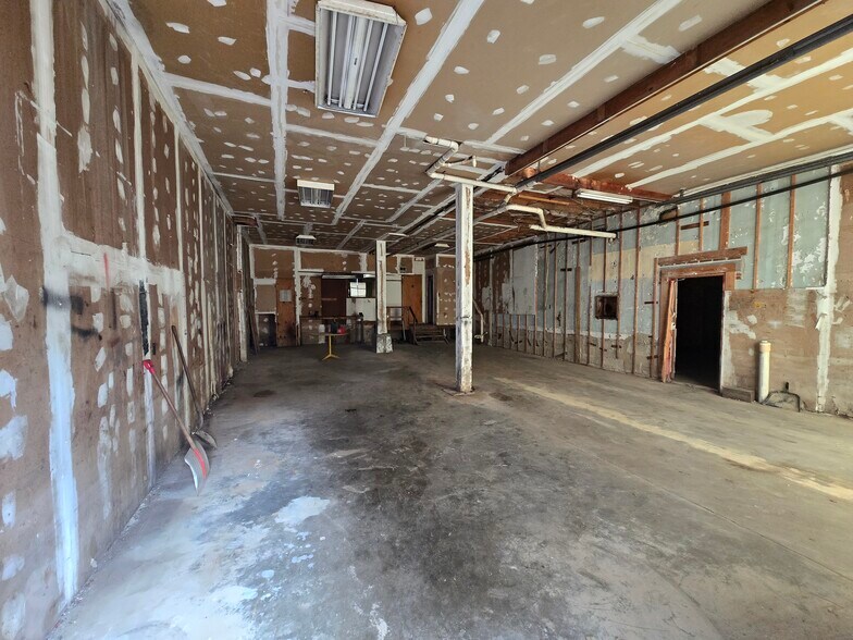 More Photos Of 20141 Point Lookout Rd, Great Mills Storefront Retail Residential For Lease