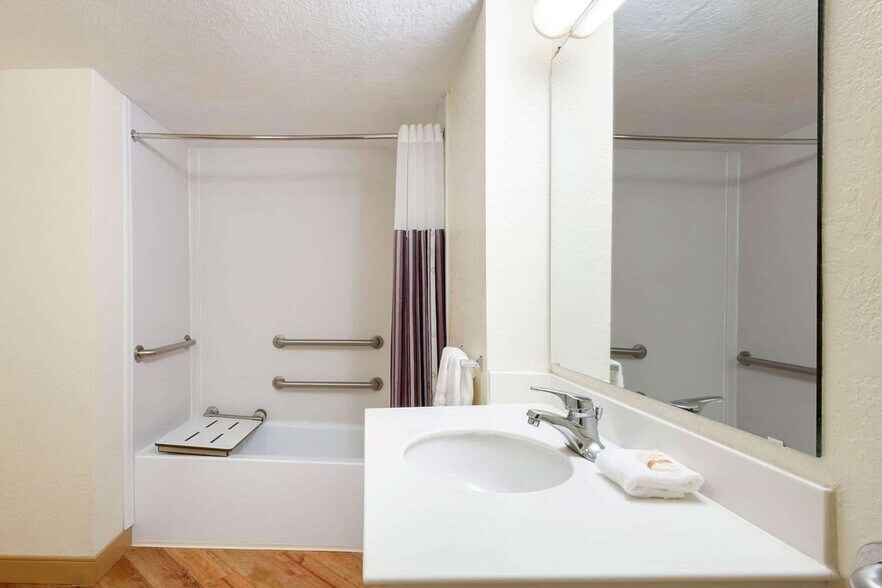 More Photos Of 351 W Hillsboro Blvd, Deerfield Beach Hotel For Sale