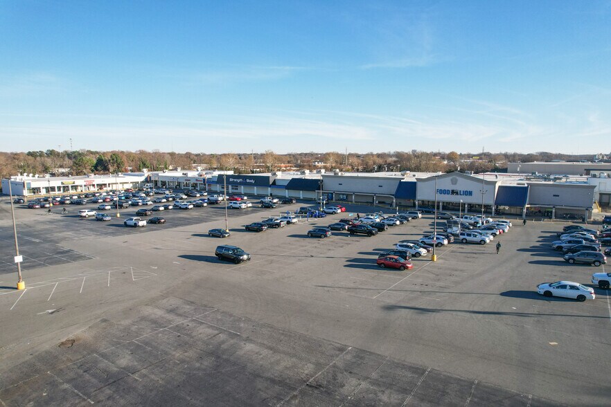 More Photos Of 4639-4653 W Market St, Greensboro Unknown For Lease