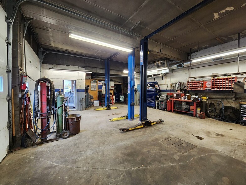 More Photos Of 208 Ridge Rd, Fort Erie Flex For Sale