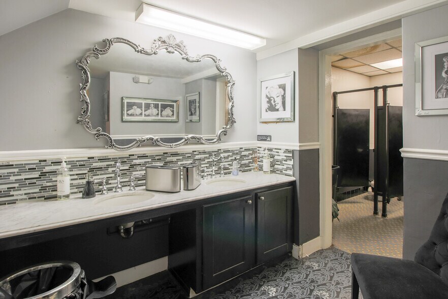 More Photos Of 58 High St, Clinton Movie Radio TVStudio For Lease