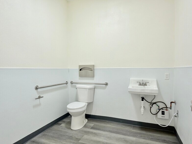 More Photos Of 1645 Indian Hill Blvd, Pomona Storefront For Lease