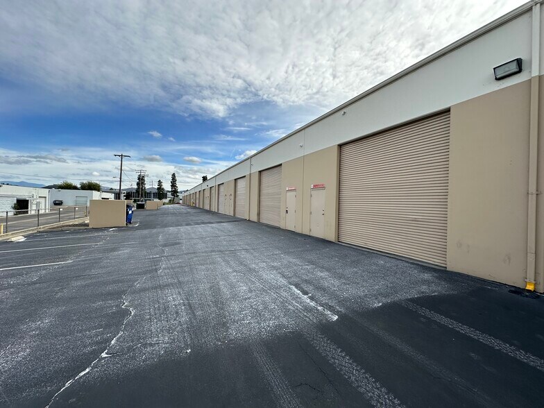 More Photos Of 1050 Pioneer Way, El Cajon Warehouse For Lease
