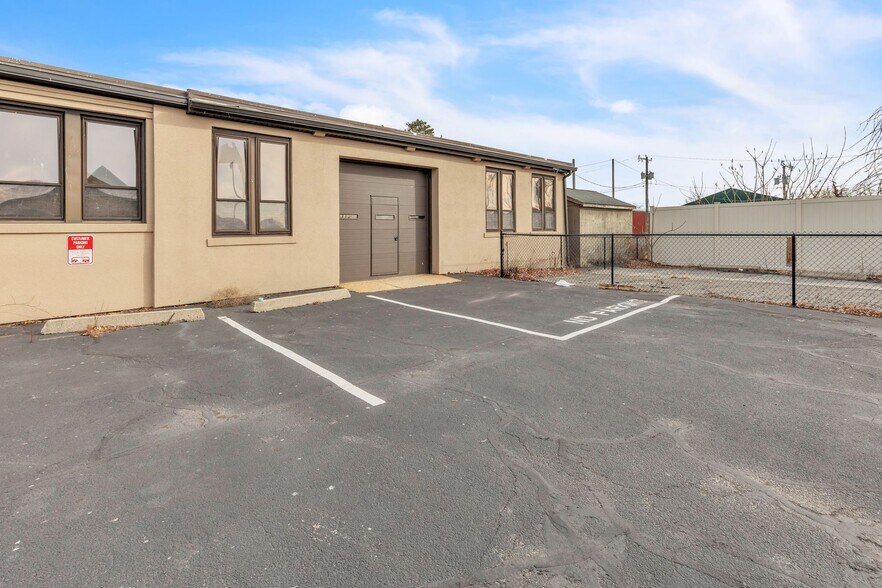 More Photos Of 785 Page Blvd, Springfield Light Manufacturing For Sale