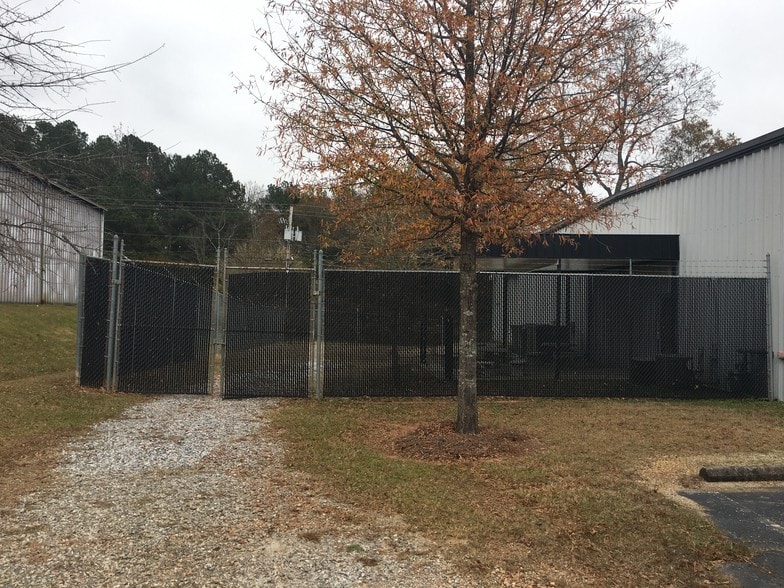 More Photos Of 380 Commerce Blvd, Athens Warehouse For Lease