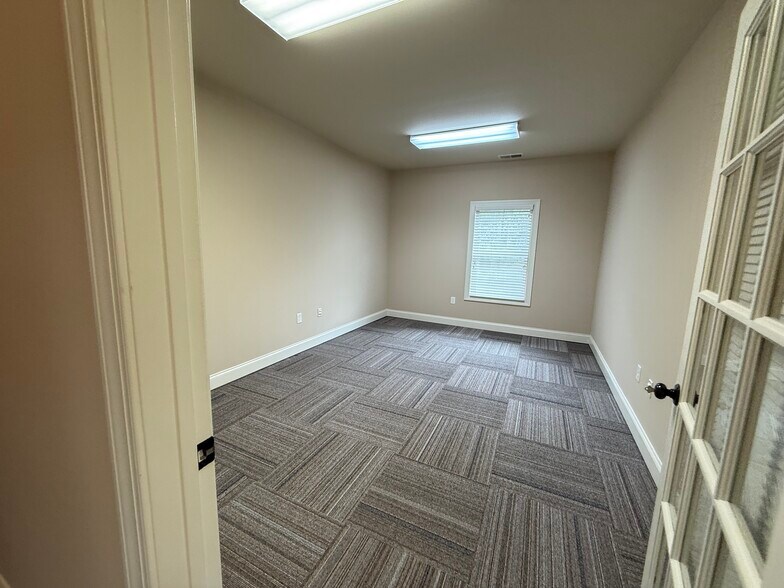 More Photos Of 1995 Skibo Rd, Fayetteville Office For Lease