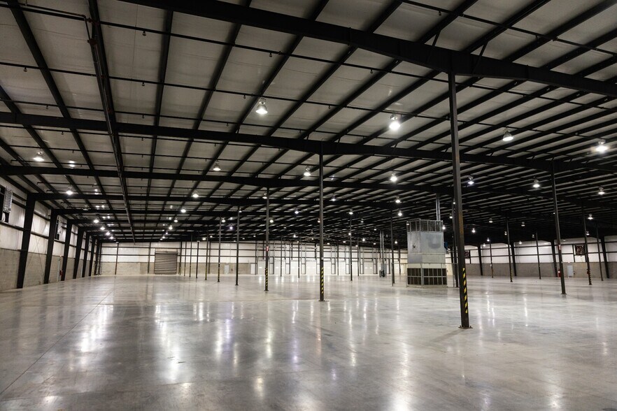 More Photos Of 802 Swan Dr, Smyrna Warehouse For Lease
