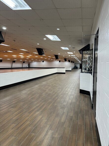 More Photos Of 1150 S Sheridan Rd, Tulsa Sports And Entertainment For Sale