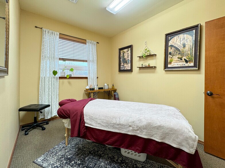 More Photos Of 534 N 5th Ave, Sequim Medical For Sale