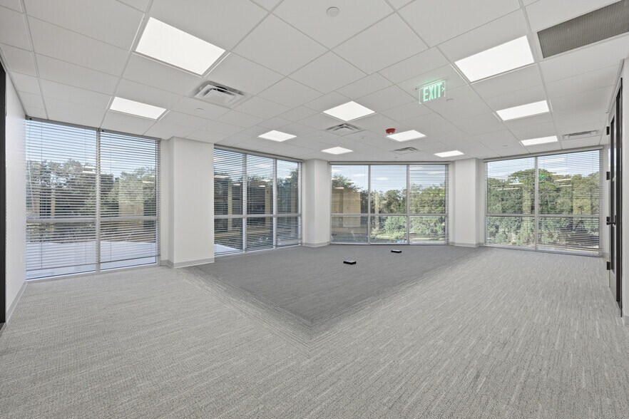 More Photos Of 1776 American Heritage Life Dr, Jacksonville Office For Lease