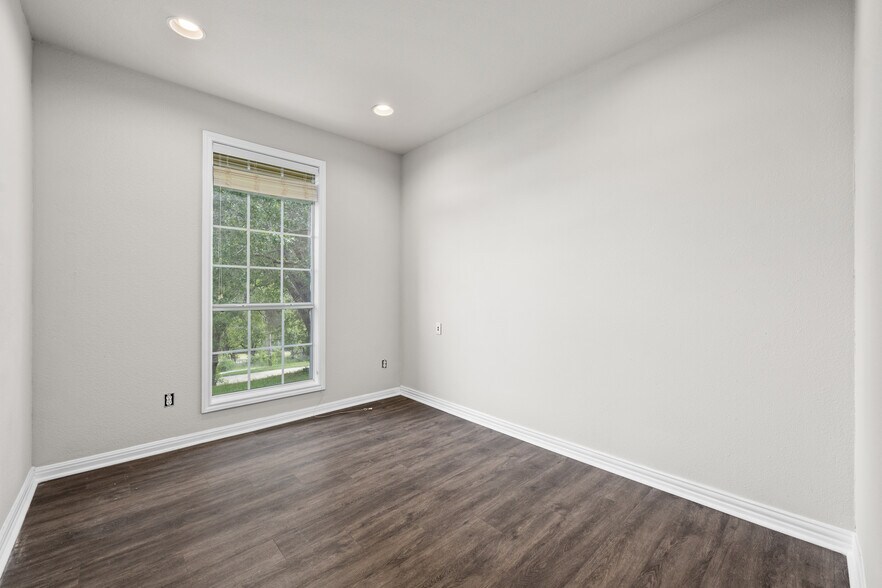 More Photos Of 19019 TX-71, Spicewood Office Residential For Sale