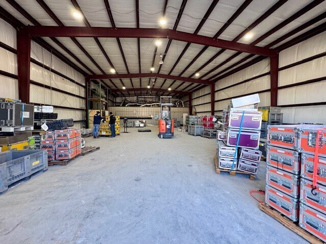 More Photos Of 2158 Pansy St, Pasadena Light Distribution For Lease