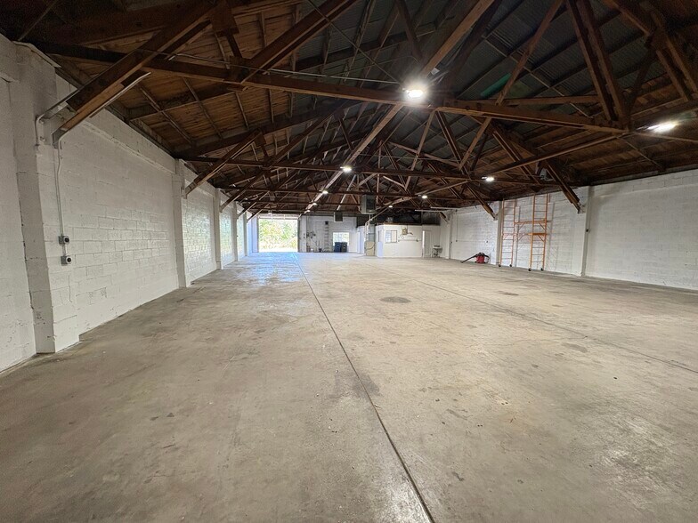 More Photos Of 2324 Railroad Ave, Redding Warehouse For Lease