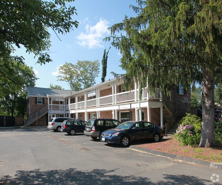More Photos Of 228 Triangle St, Amherst Office For Sale