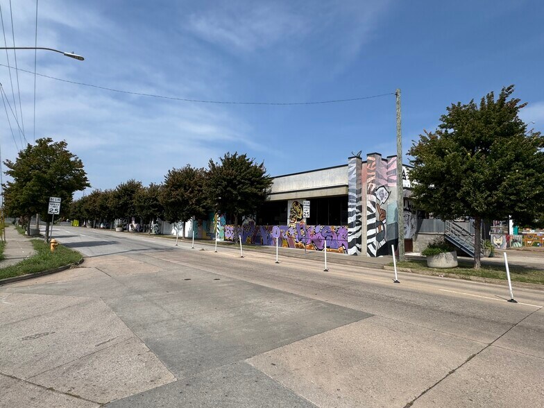 More Photos Of 800-816 E 1st St, Tulsa Flex For Lease