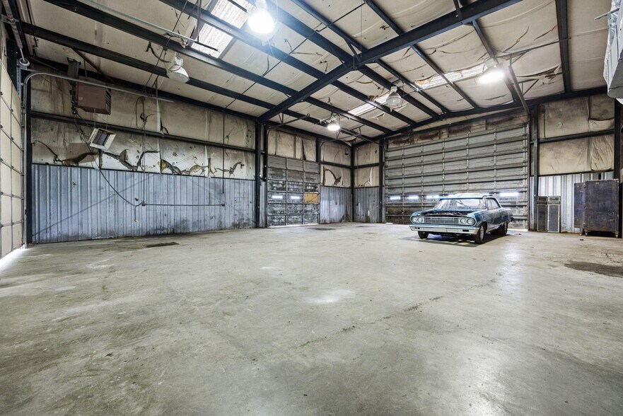 More Photos Of 504 S Harper Rd, Corinth Showroom For Sale