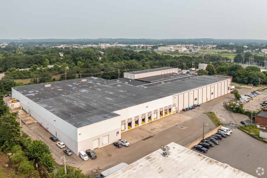 More Photos Of 58 Pulaski Rear St, Peabody Distribution For Lease