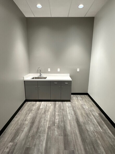 More Photos Of 301-445 N Figueroa St, Wilmington Warehouse For Lease