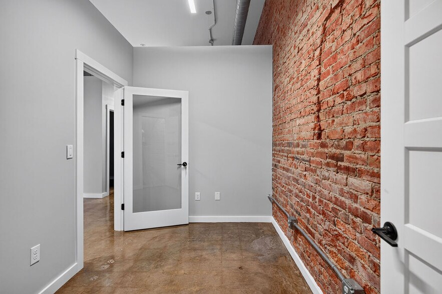 More Photos Of 143 N Wayne Ave, Waynesboro Storefront Retail Office For Sale