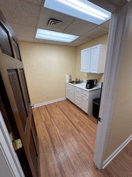 More Photos Of 1290 Blossom Dr, Victor Medical For Lease