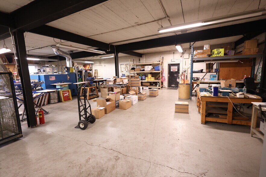 More Photos Of 2148 S Main St, Waterbury Warehouse For Lease