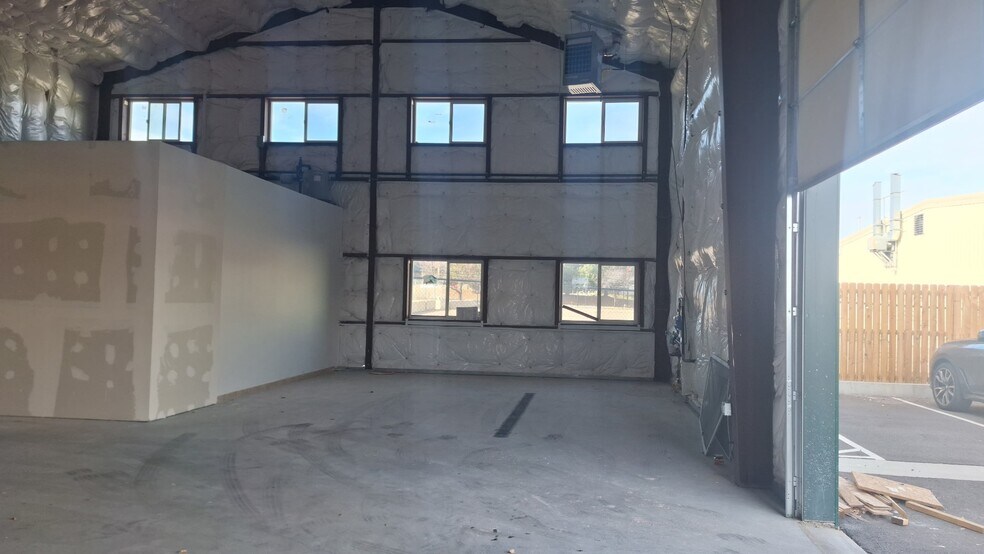 More Photos Of 282 Malibu St, Castle Rock Light Manufacturing For Sale