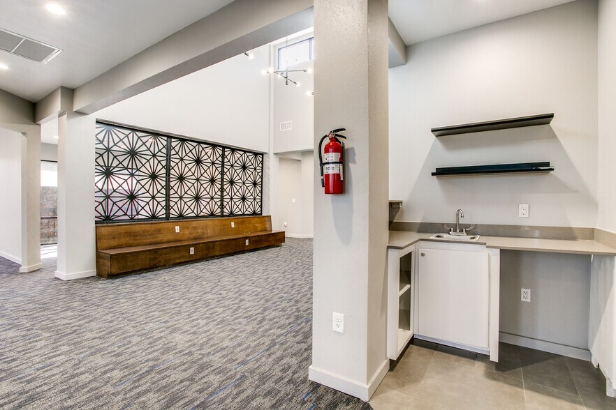 More Photos Of 2650 Valley View Ln, Farmers Branch Office For Sale