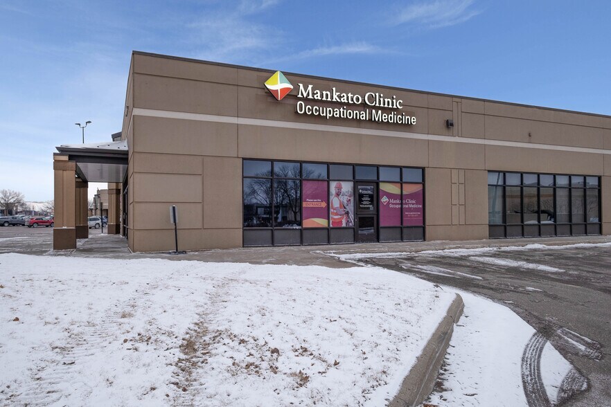 More Photos Of 1809-1859 Adams St, Mankato Storefront For Lease