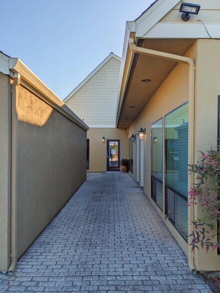 More Photos Of 6892-6898 Soquel Ave, Santa Cruz Freestanding For Lease