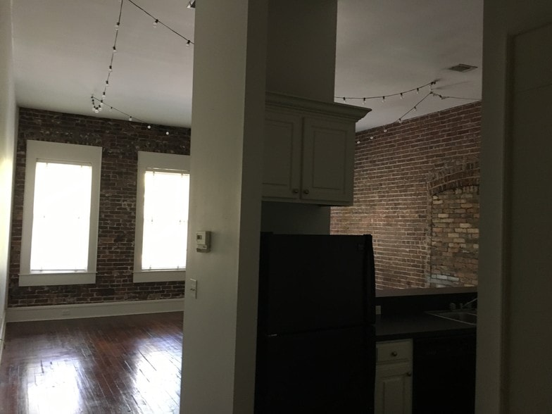 More Photos Of 128-130 N Ashley St, Valdosta General Retail For Sale