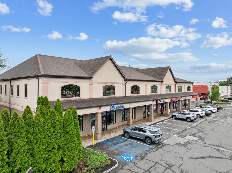 More Photos Of 1252-1264 Stelton Rd, Piscataway Storefront For Lease