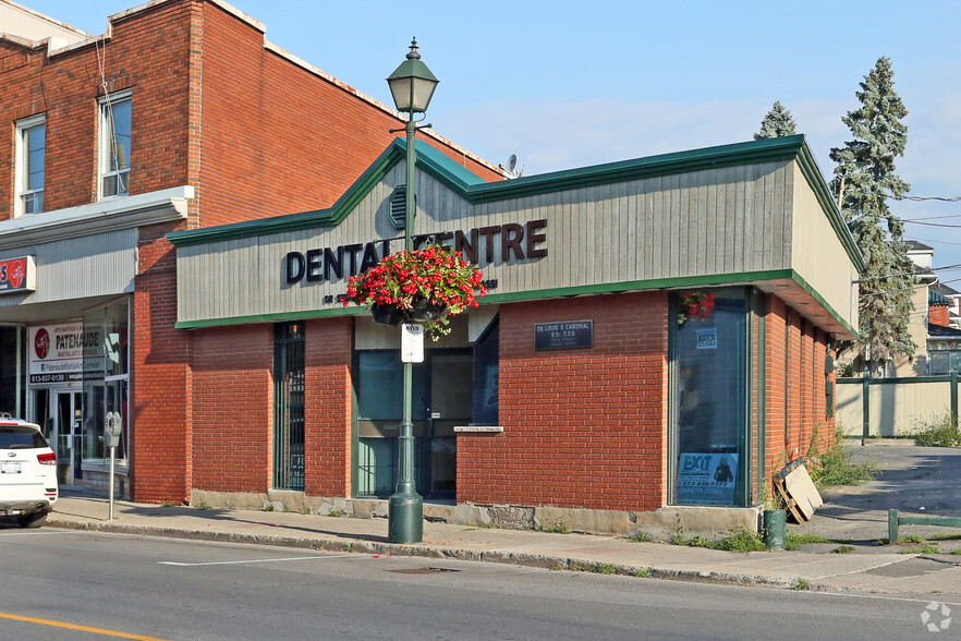 Primary Photo Of 410 Montreal Rd, Cornwall Medical For Sale