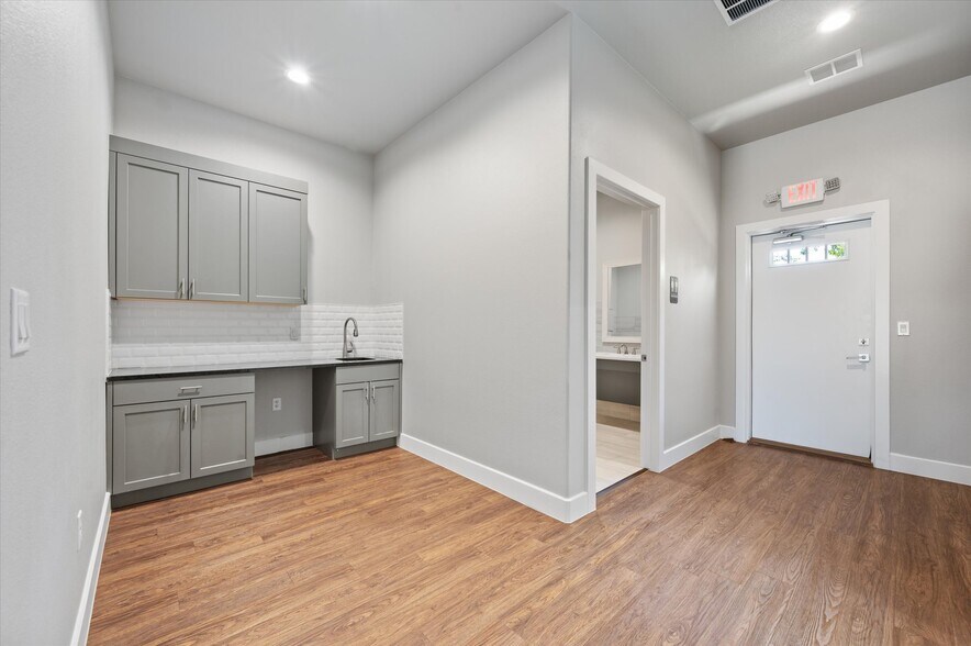 More Photos Of 350 Rufe Snow Dr, Keller Medical For Lease