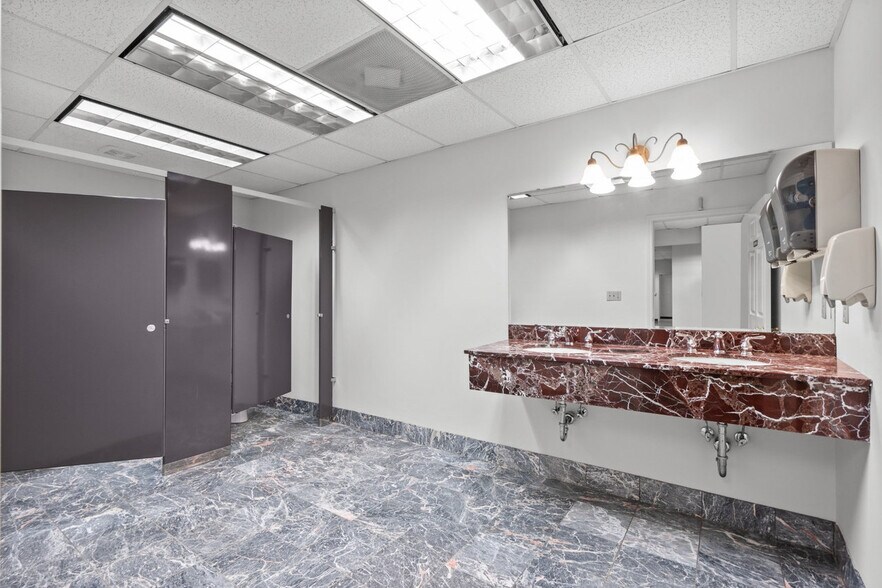 More Photos Of 2601 Wilkinson Blvd, Charlotte Industrial For Sale