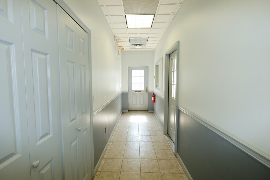 More Photos Of 30 W Price St, Linden Flex For Lease