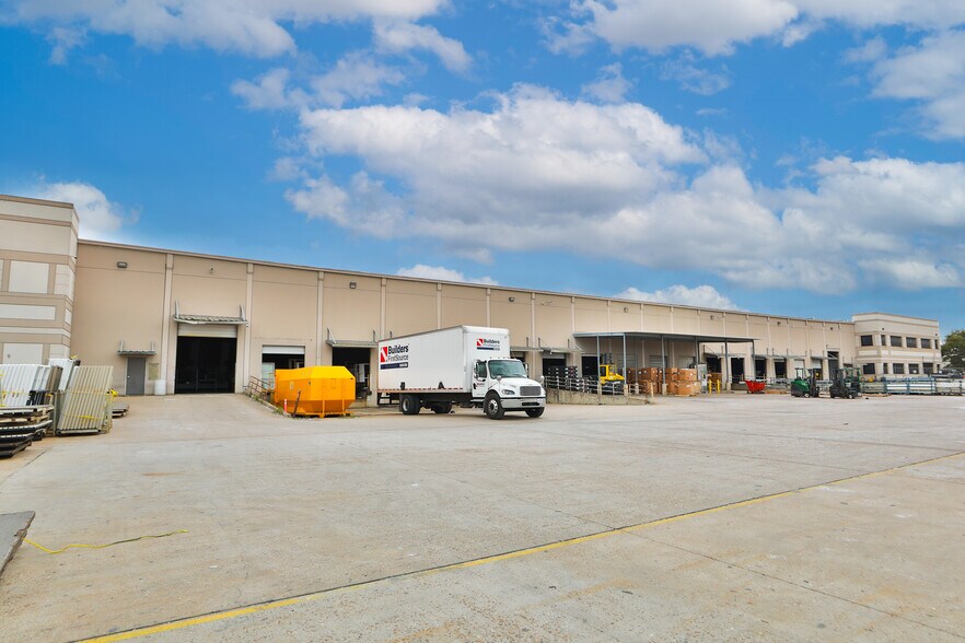 More Photos Of 5525 Brittmoore Rd, Houston Distribution For Lease