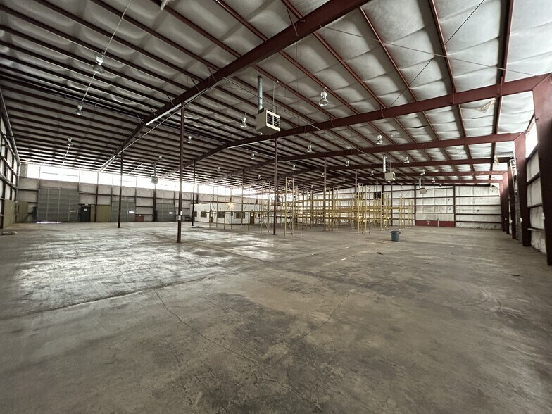 More Photos Of 160 Industrial Dr, Jackson Distribution For Lease