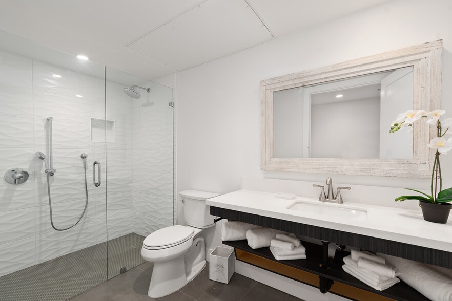 More Photos Of 2015 Albatross St, San Diego Apartments For Sale