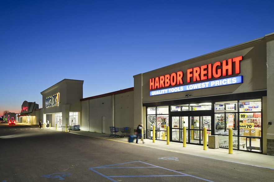 More Photos Of 1950 Pipestone Rd, Benton Harbor Unknown For Lease