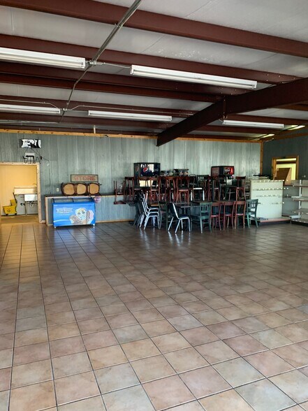 More Photos Of 16508 Hwy 65 S, Damascus Service Station For Sale