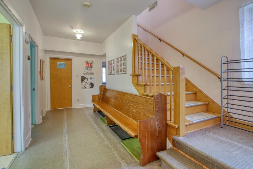 More Photos Of 3505 rue Bagot, Montréal Office For Sale