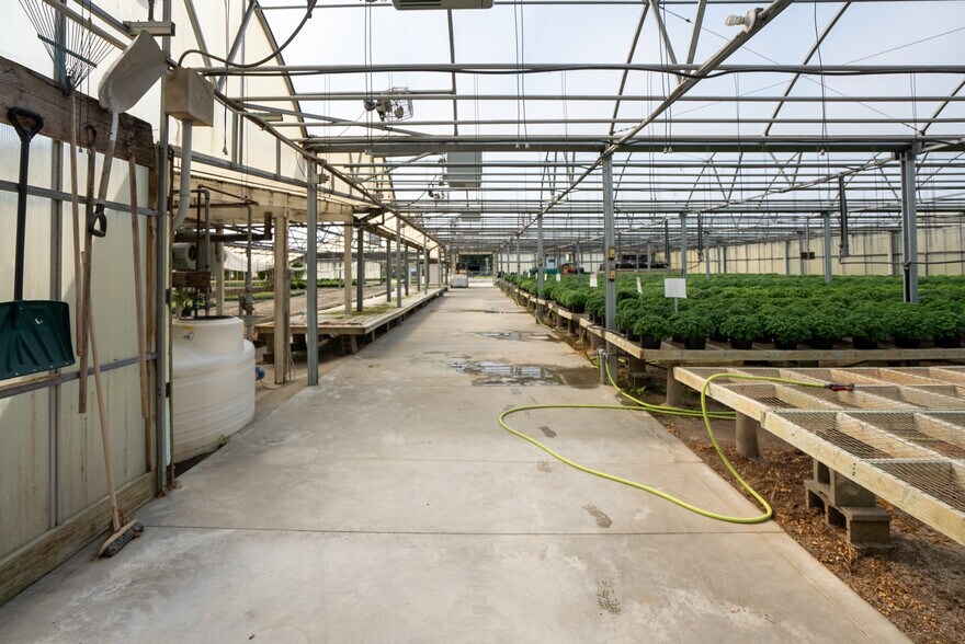 More Photos Of 180 Davis St, Croswell Garden Center For Sale
