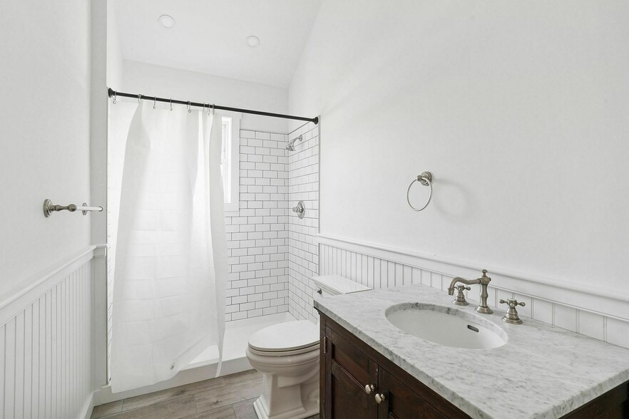 More Photos Of 35 Gardners Ln, Hampton Bays Apartments For Sale