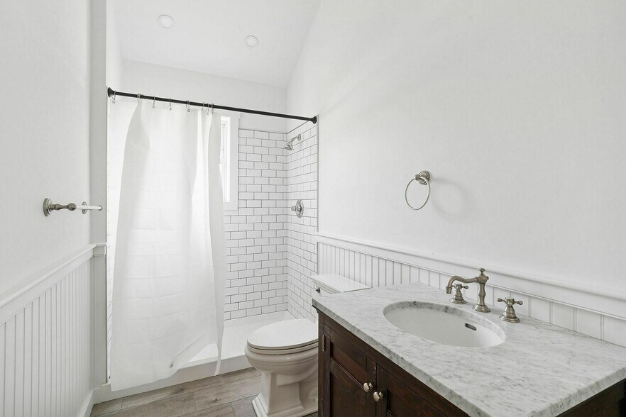 More Photos Of 35 Gardners Ln, Hampton Bays Apartments For Sale