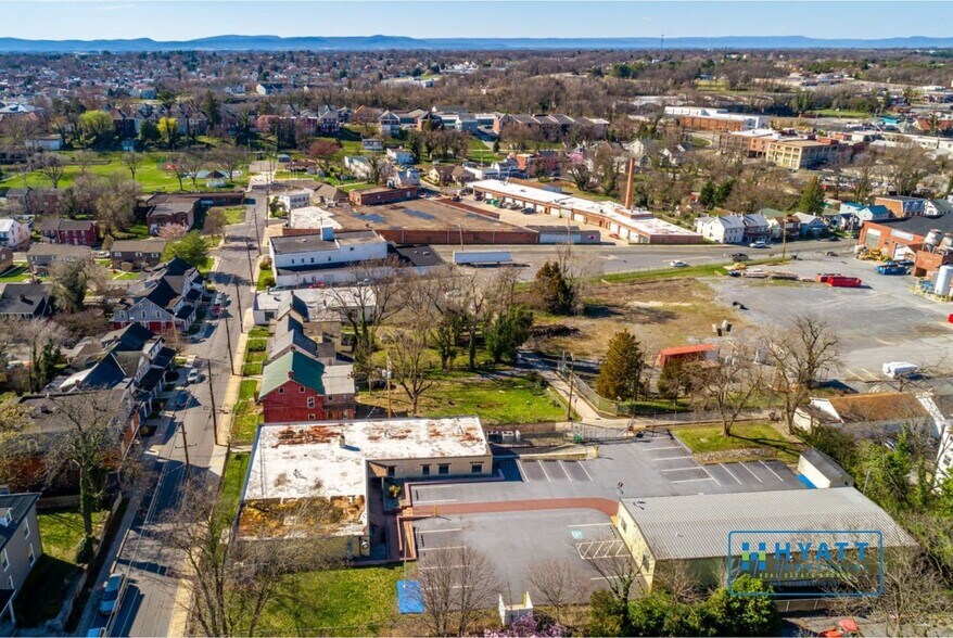 More Photos Of 34 Charles St, Hagerstown Showroom For Lease