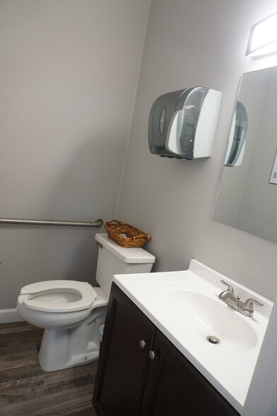 More Photos Of 3298 Summit, Pensacola Office For Lease